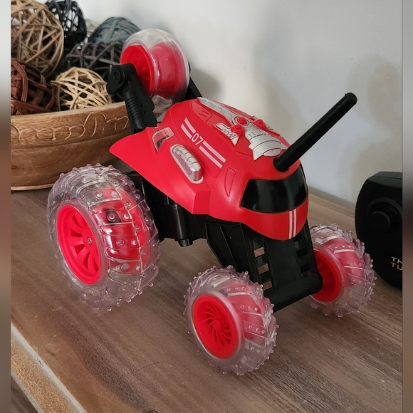 ๐๐ฅ Red Thunder Tumbler RC Stunt Car โ Pre-Owned, Fully Functional - perfect - Picture 4 of 15